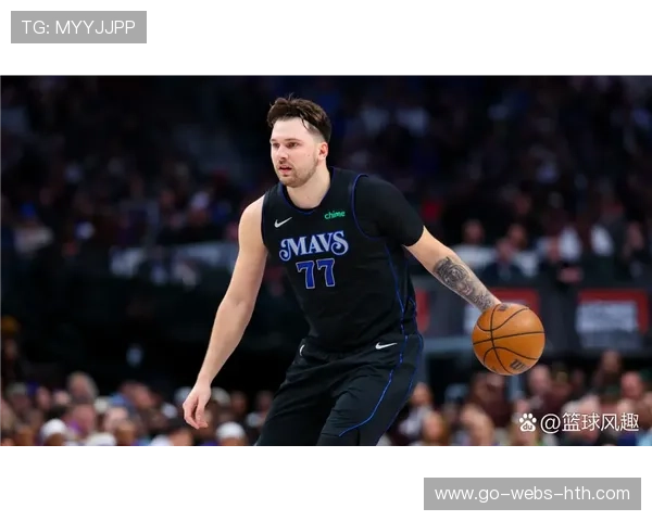 东契奇连续运球摆脱防守轻松得手,独行侠全面开战 东契奇连续运球摆脱防守轻松得手,独行侠全面开战