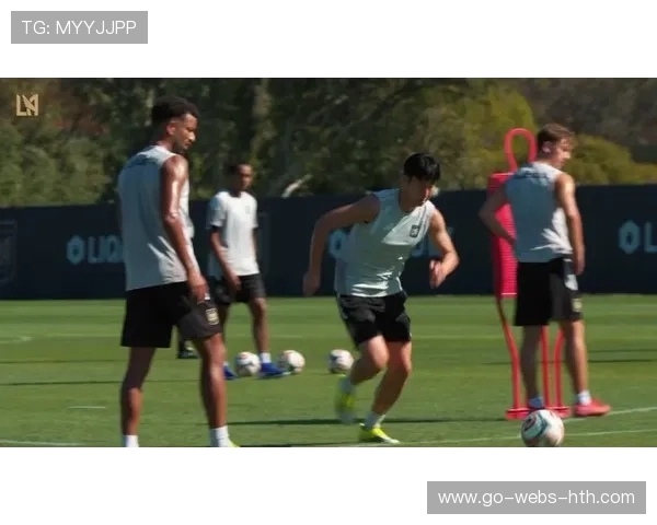 热刺孙兴慜快速插上完成射门