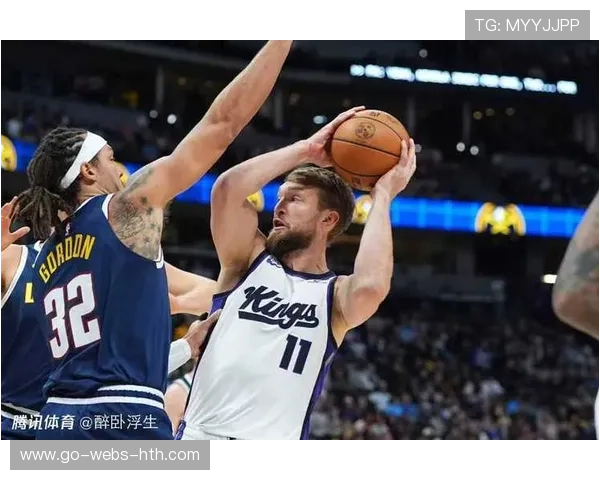 约基奇低位背身假动作愈发娴熟，连骗三名对抗者